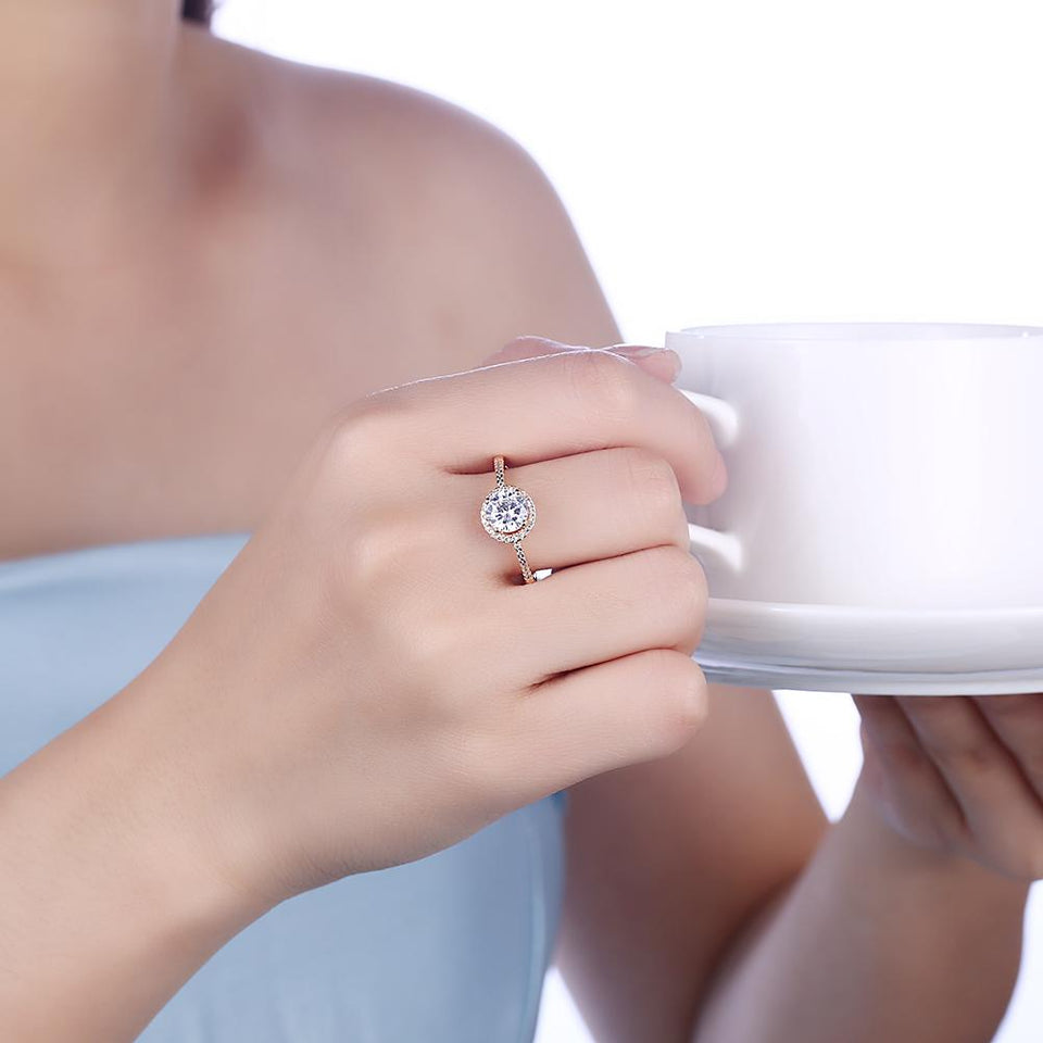 Circular Pav'e Swarovski Elements Halo 18K